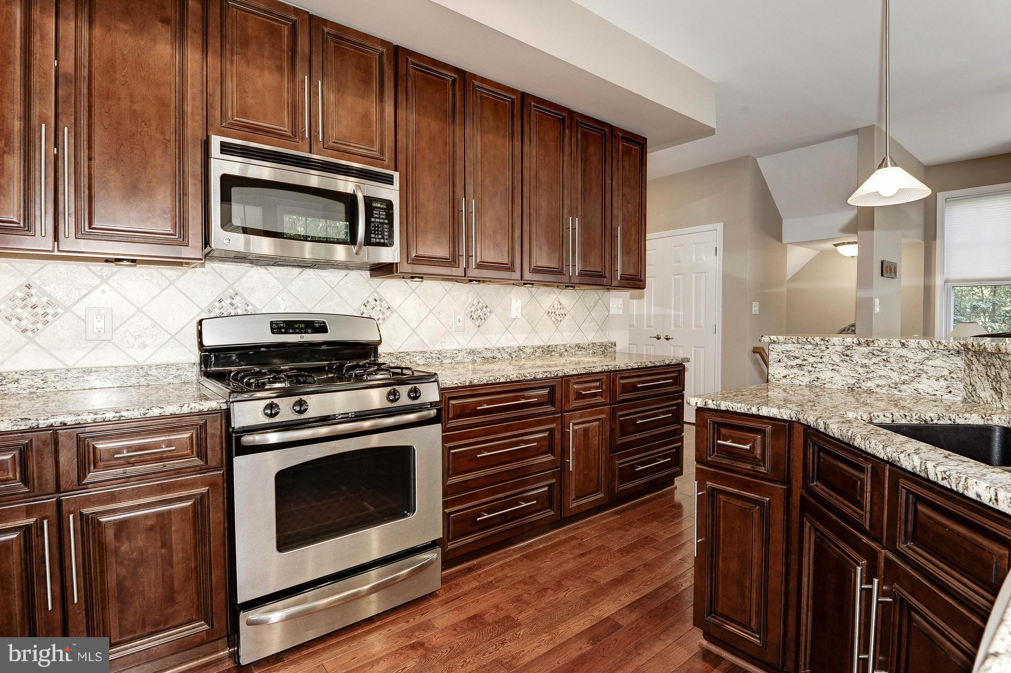 11125 Little Compton Drive Reston, VA 20191 - Photo 6 of 30 Kitchen