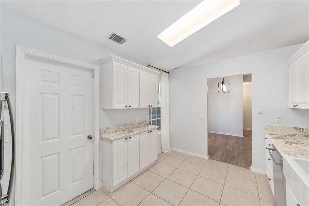 10607 Southwest 55 Place Gainesville, FL 32608 - Photo 7 of 29