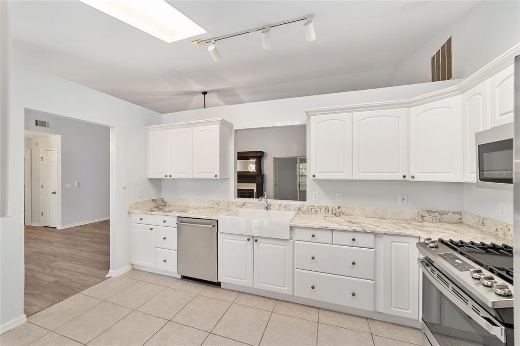 10607 Southwest 55 Place Gainesville, FL 32608 - Photo 8 of 29