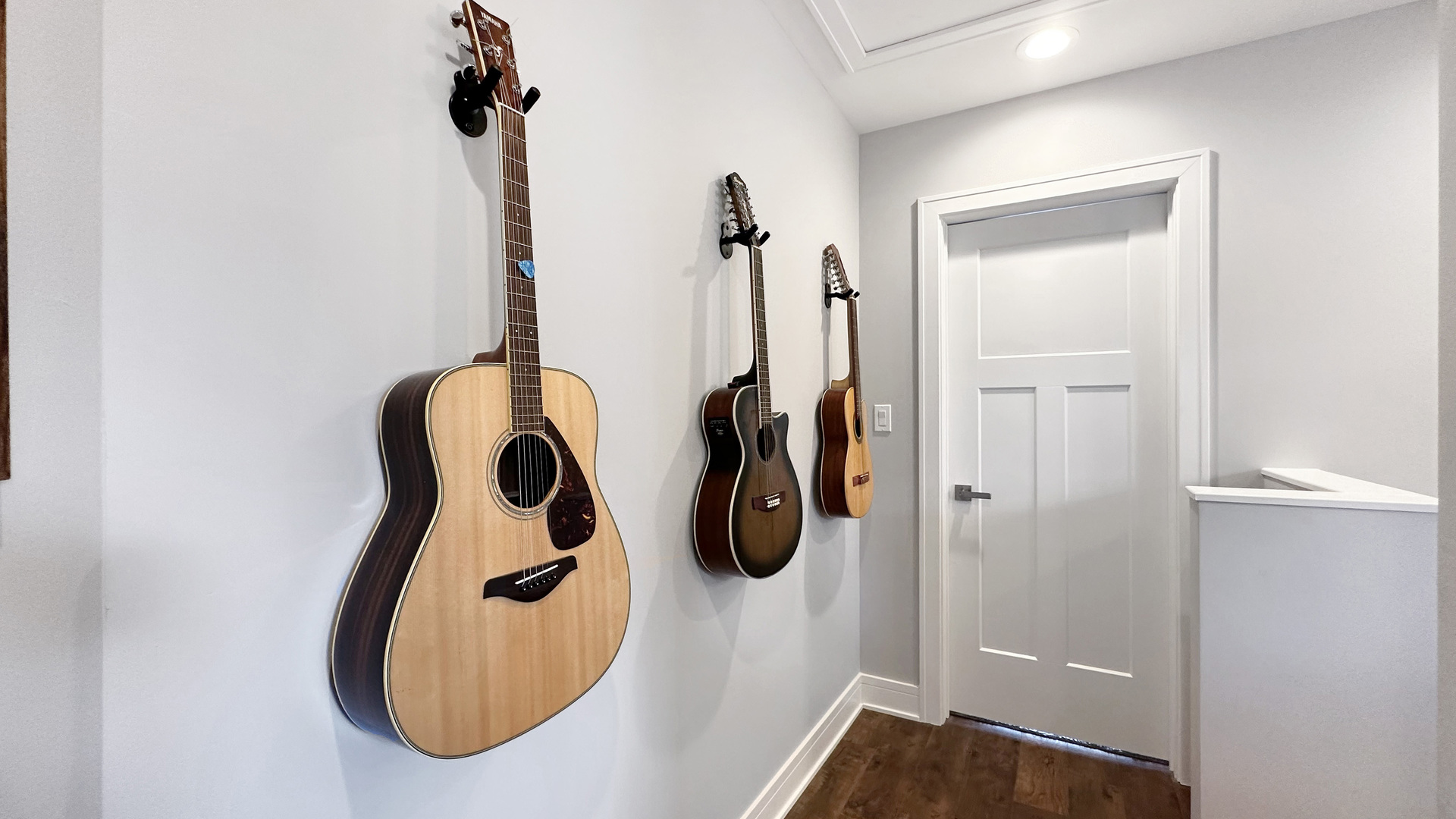 8211 43rd Place Lyons, IL 60534 - Photo 17 of 29 a bathroom with a mirror