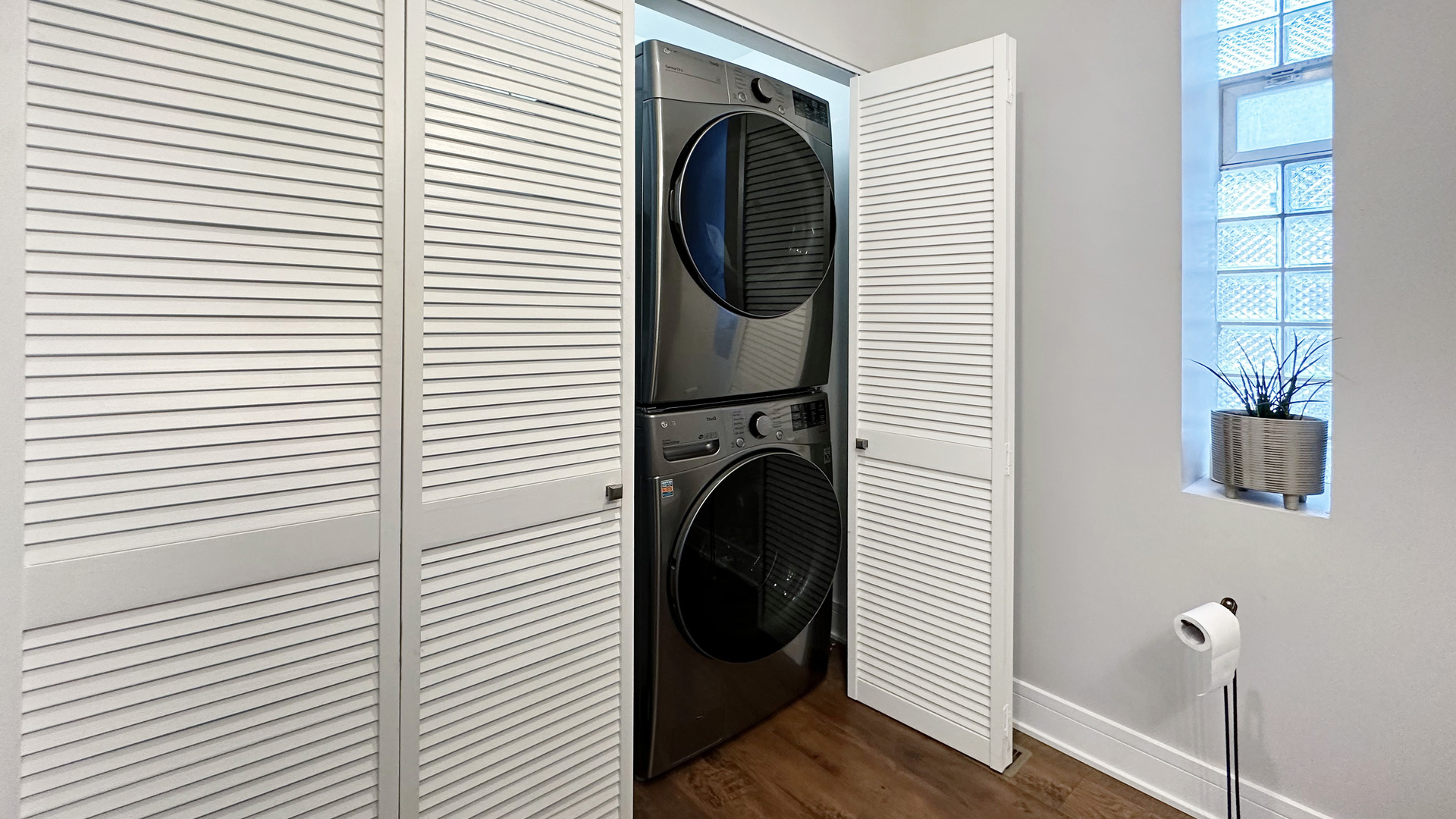 8211 43rd Place Lyons, IL 60534 - Photo 10 of 29 a utility room with windows