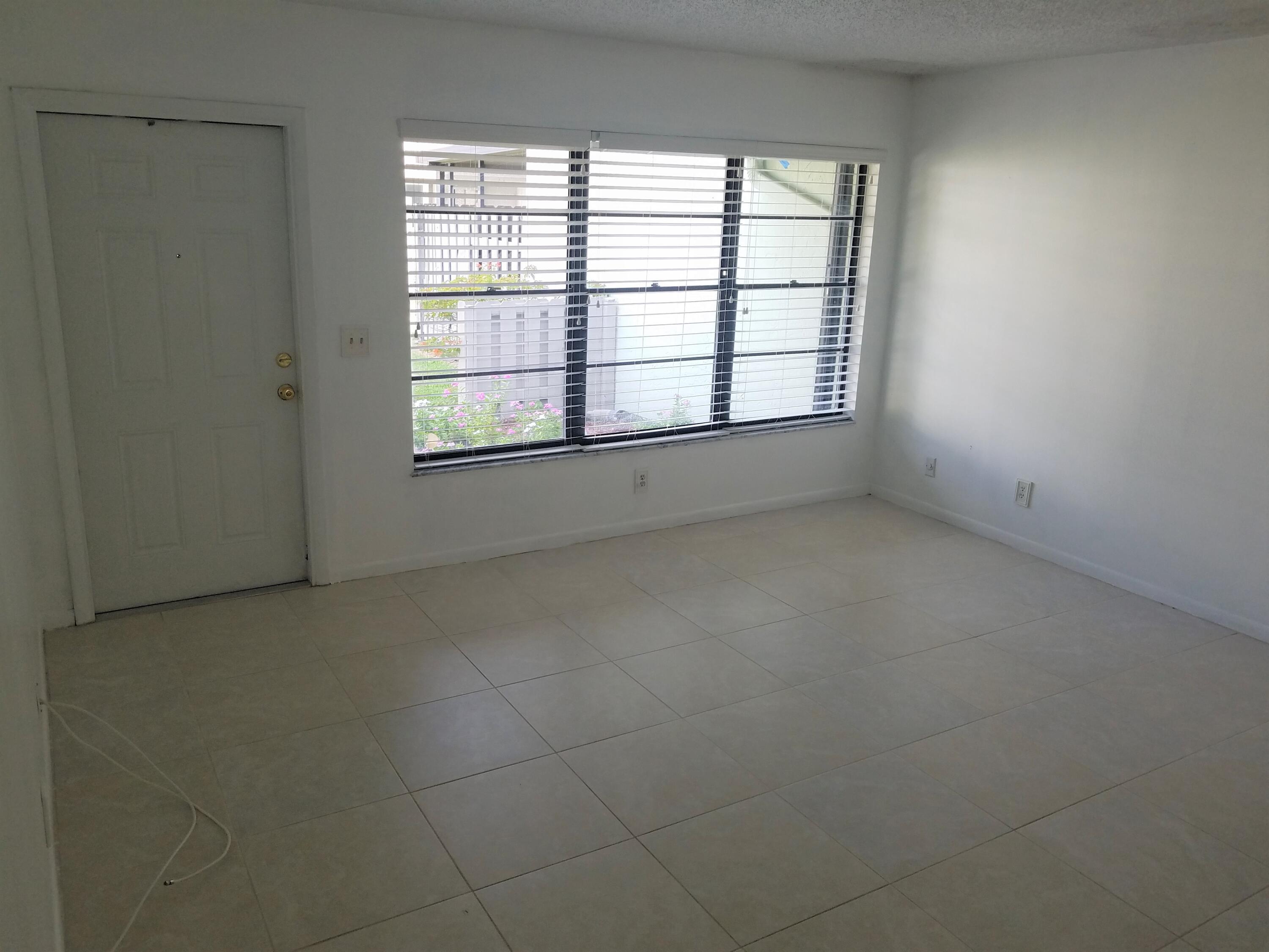 431 Jupiter Lakes Boulevard, Unit 2104B Jupiter, FL 33458 - Photo 6 of 15 Liv rm
