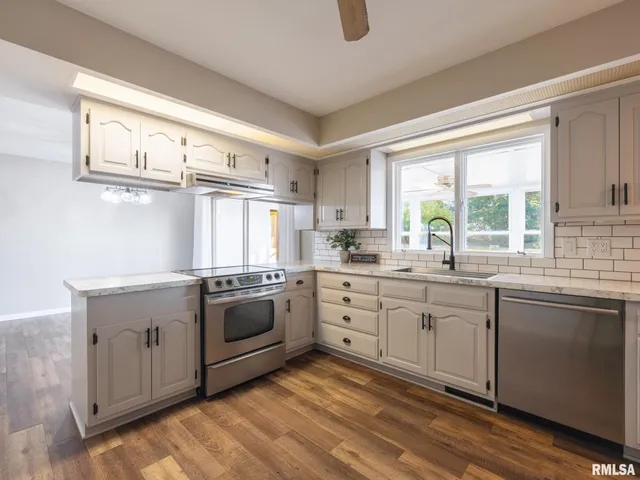 $219,000 | 320 Oakwood Circle, Washington, IL 61571