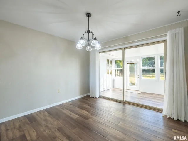 $219,000 | 320 Oakwood Circle, Washington, IL 61571