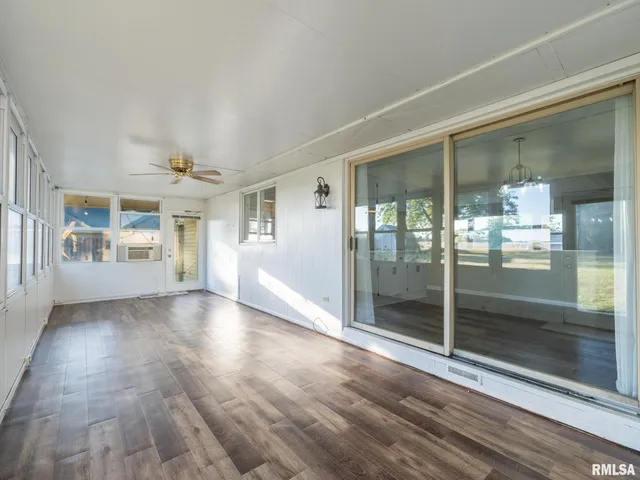 $219,000 | 320 Oakwood Circle, Washington, IL 61571