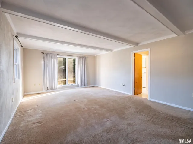 $219,000 | 320 Oakwood Circle, Washington, IL 61571