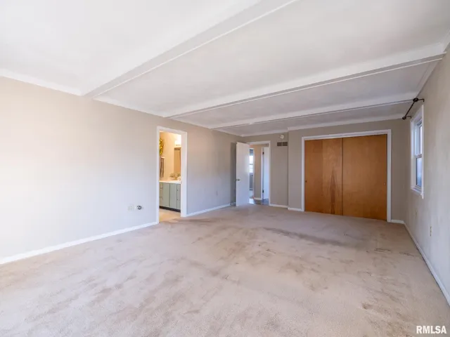 $219,000 | 320 Oakwood Circle, Washington, IL 61571