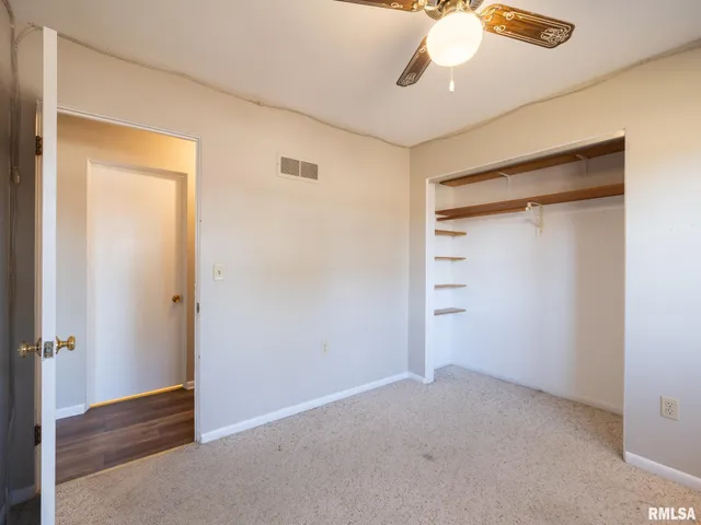 $219,000 | 320 Oakwood Circle, Washington, IL 61571