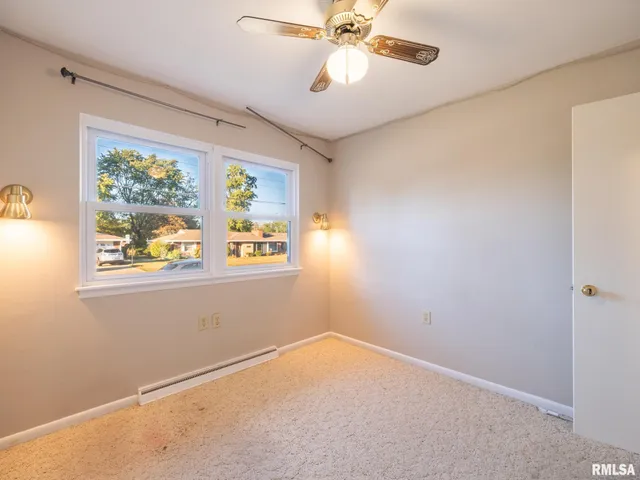 $219,000 | 320 Oakwood Circle, Washington, IL 61571