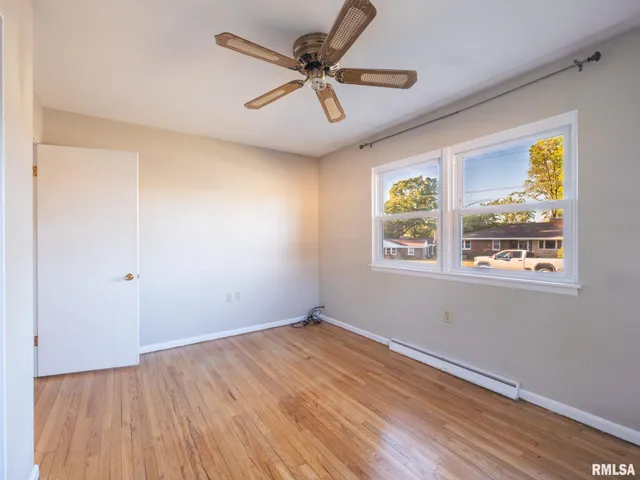 $219,000 | 320 Oakwood Circle, Washington, IL 61571