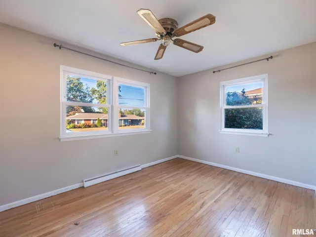 $219,000 | 320 Oakwood Circle, Washington, IL 61571