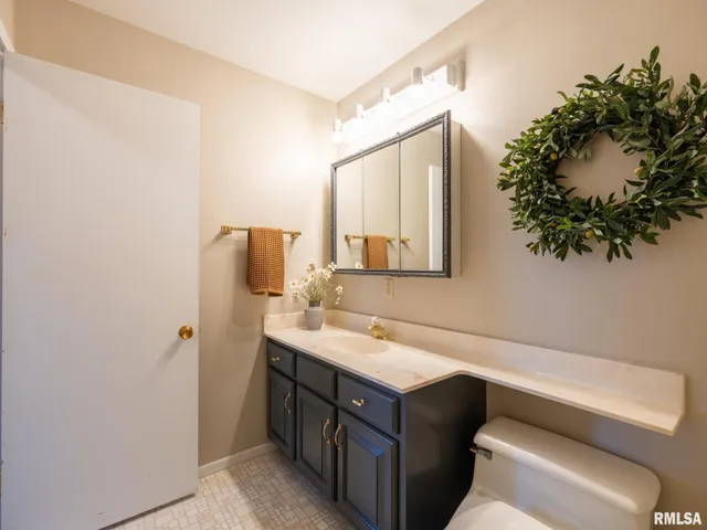 $219,000 | 320 Oakwood Circle, Washington, IL 61571