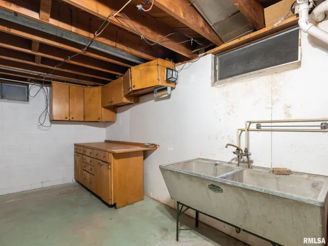 $219,000 | 320 Oakwood Circle, Washington, IL 61571