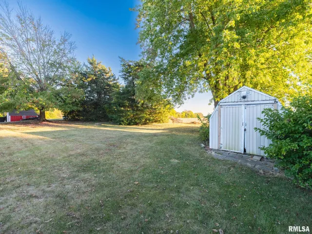 $219,000 | 320 Oakwood Circle, Washington, IL 61571