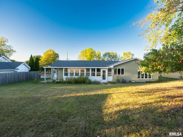 $219,000 | 320 Oakwood Circle, Washington, IL 61571