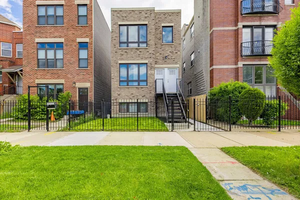 $2,995 | 3029 West Washington Boulevard, Unit 2, Chicago, IL 60612