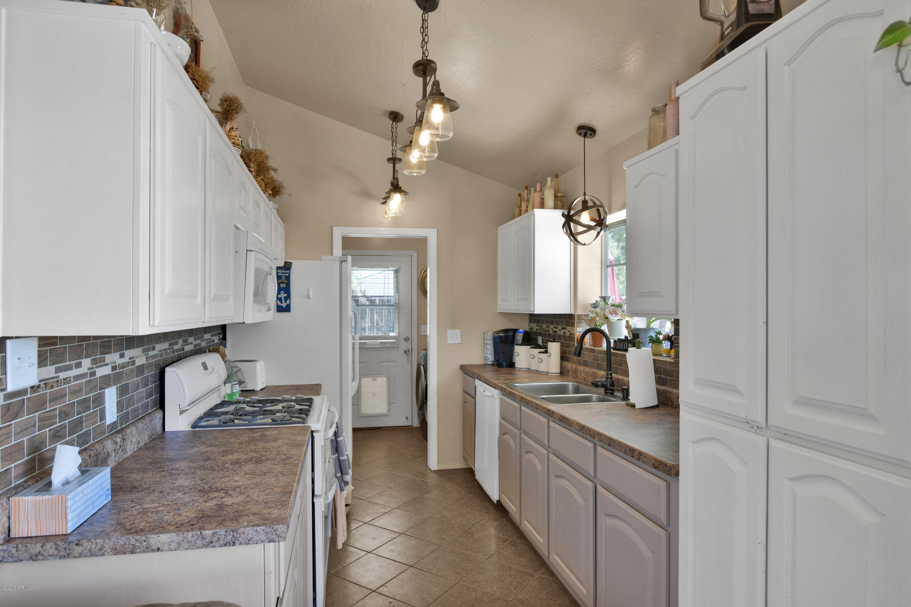 1990 Fox Road Chino Valley, AZ 86323 - Photo 6 of 23 Clean and Tidy Kitchen