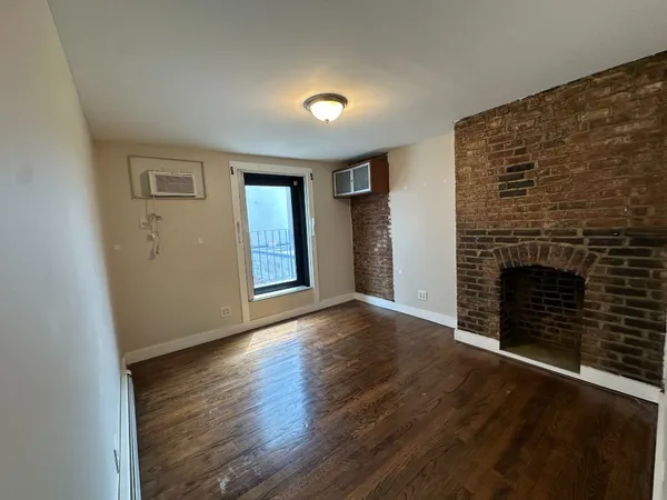 $3,650 | 327 Van Brunt Street, Unit 1 | Red Hook
