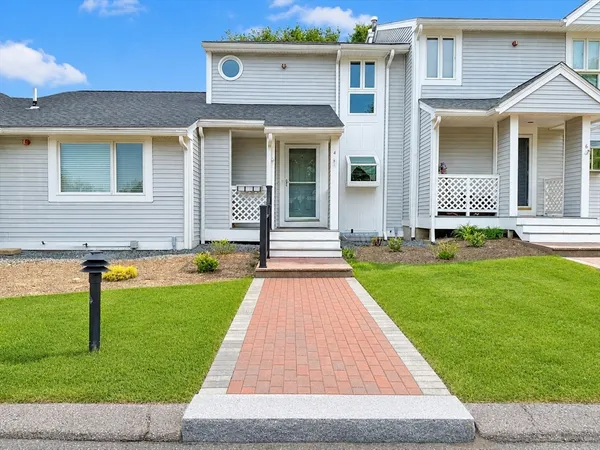 $2,850 | 4 Alcott Circle, Unit 4, Taunton, MA 02780