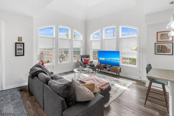 $3,700 | 310 Centennial Avenue, Unit 204, Cranford, NJ 07016