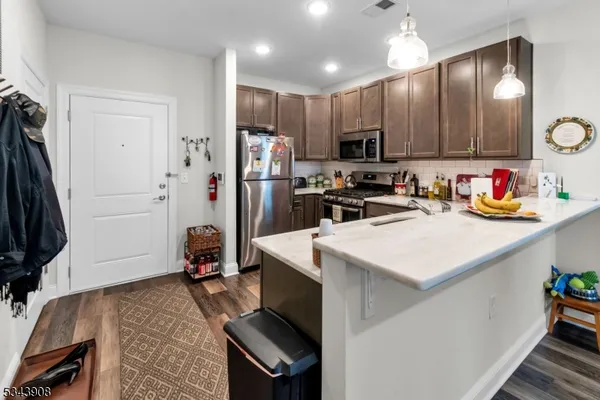 $3,300 | 310 Centennial Avenue, Unit 202, Cranford, NJ 07016