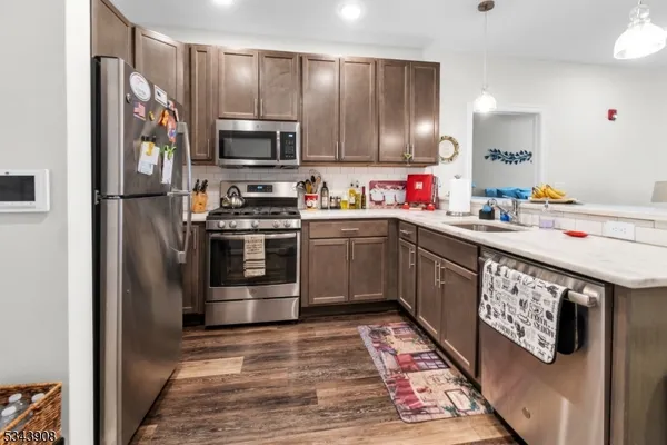 $3,300 | 310 Centennial Avenue, Unit 202, Cranford, NJ 07016