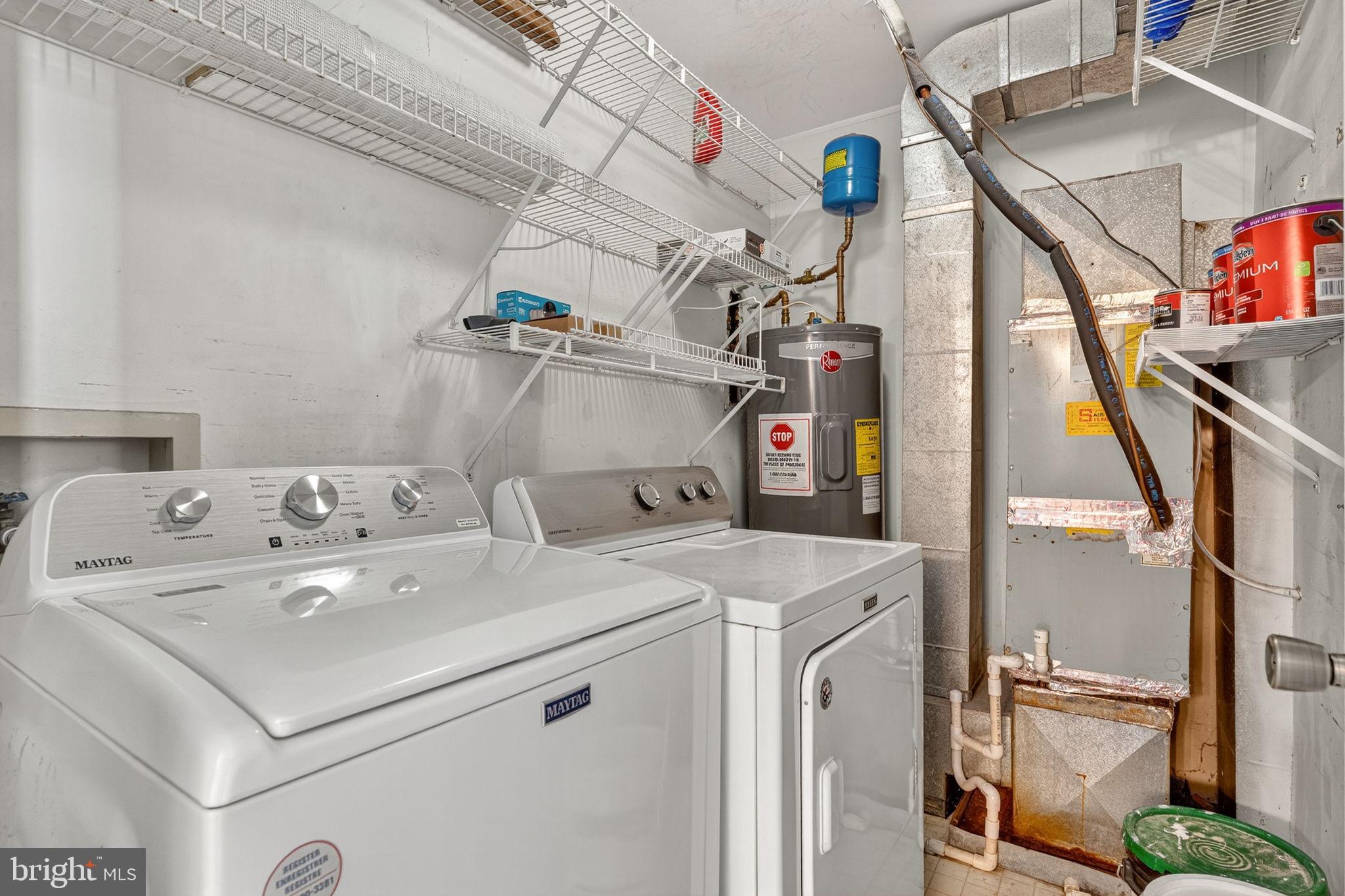 8210 Winstead Place Manassas, VA 20109 - Photo 18 of 27 a utility room with dryer and washer
