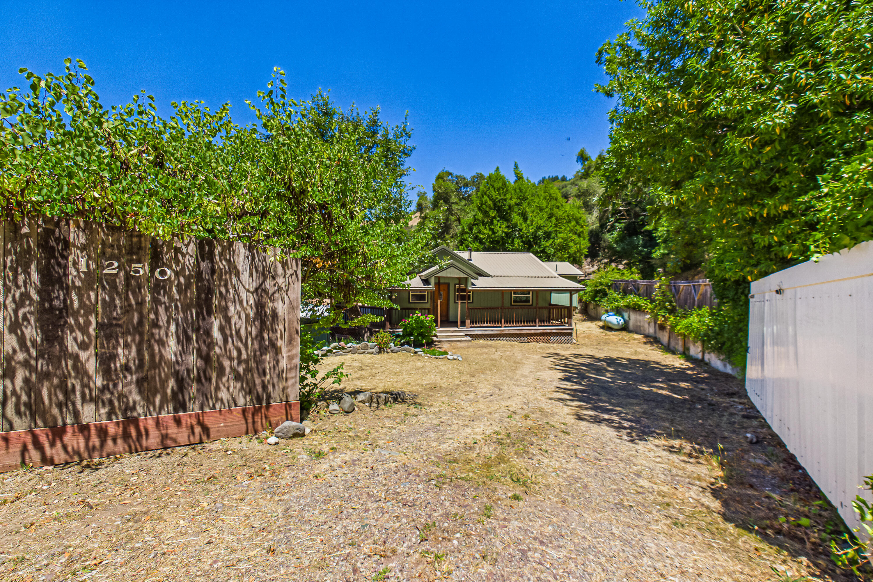 1250 Zenia Bluff Road Alderpoint, CA 95511 - Photo 10 of 73