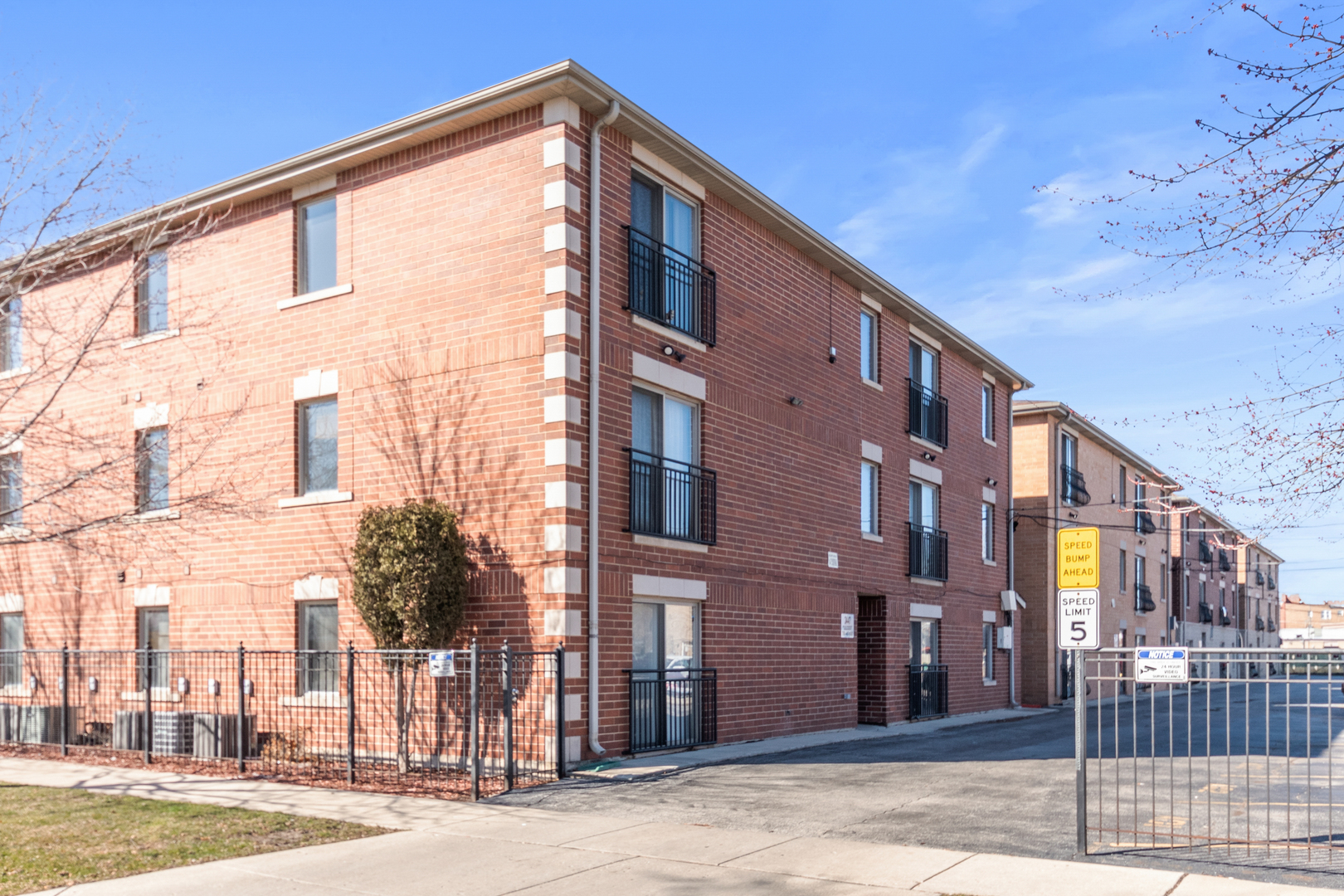 3447 Ridgeland Avenue, Unit 203 Berwyn, IL 60402 - Photo 2 of 17