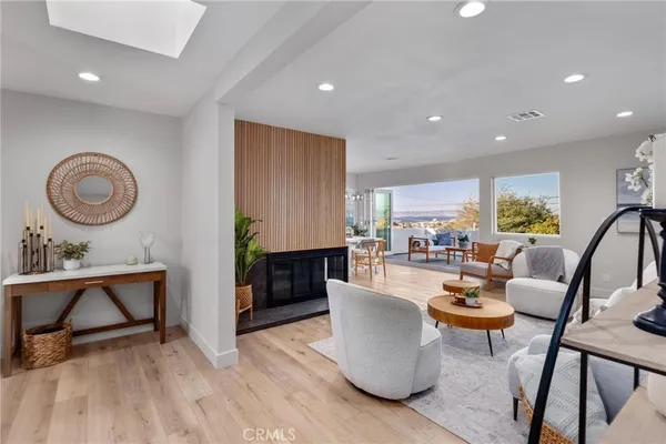 $2,699,000 | 221 Vía Los Miradores, Redondo Beach, CA 90277