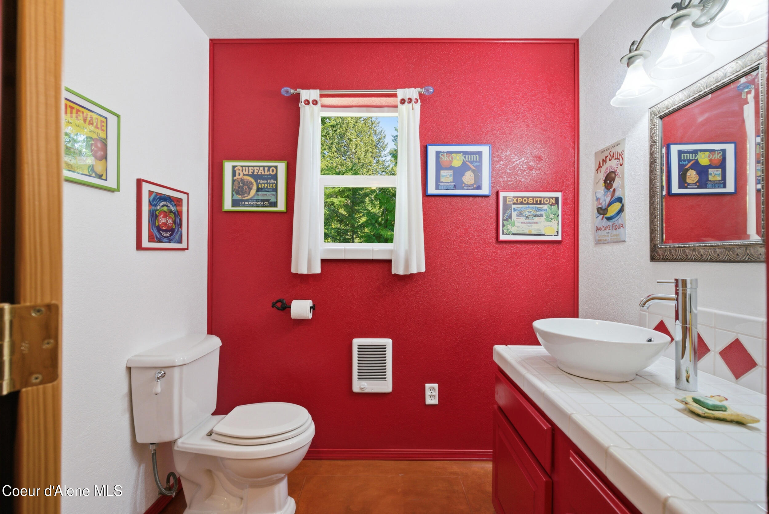 53 Sawtooth Way Sagle, ID 83860 - Photo 28 of 71 Large Half Bath Off of Kitchen