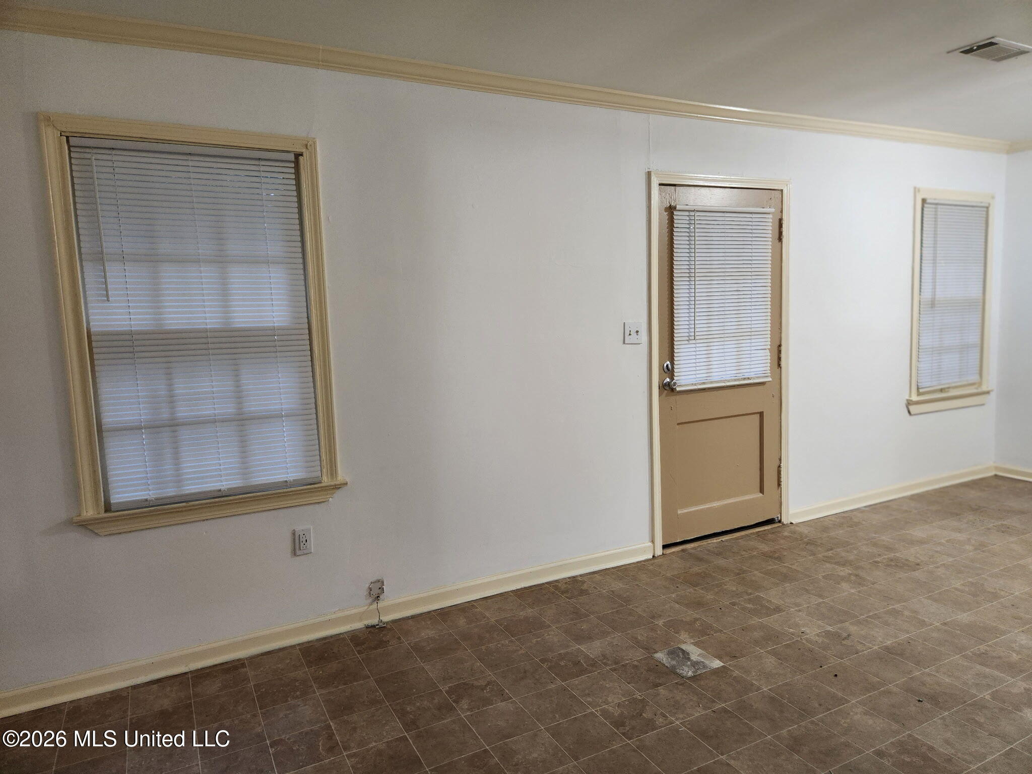 423 Willaman Street Jackson, MS 39209 - Photo 3 of 6 Living Room
