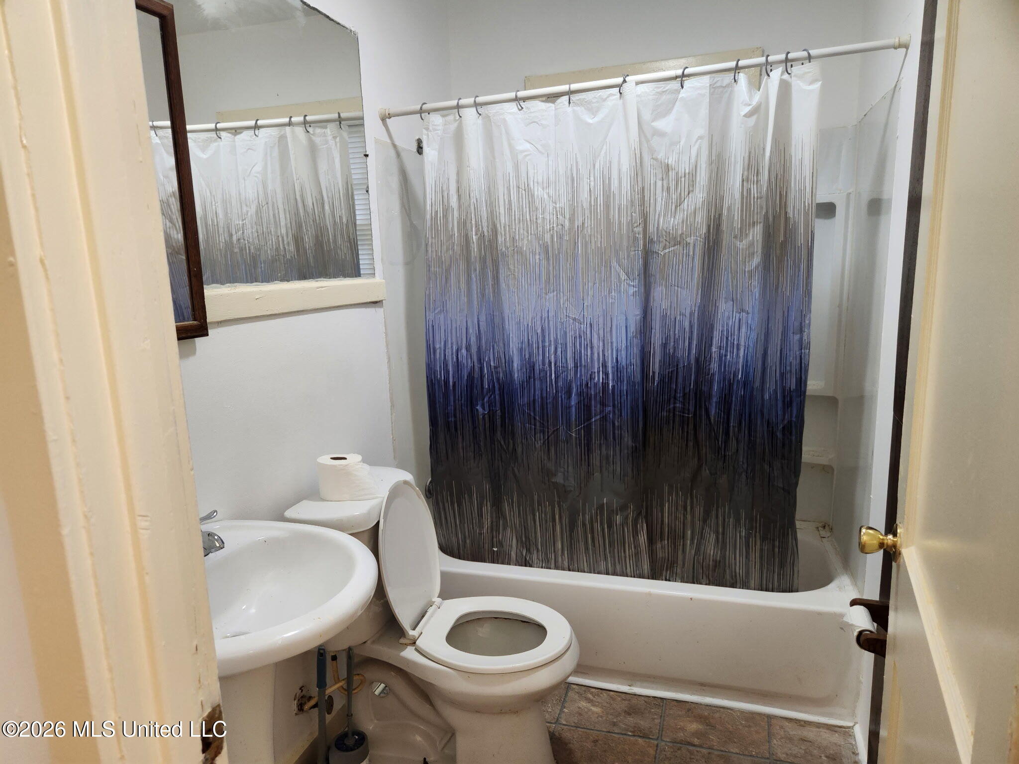 423 Willaman Street Jackson, MS 39209 - Photo 4 of 6 Bathroom