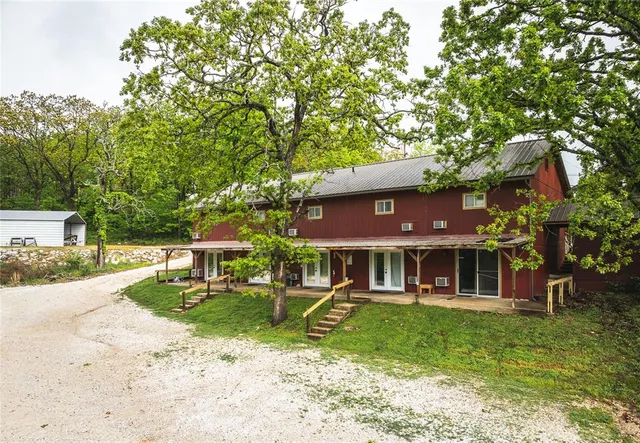 $749,900 | 14980 North Orleans Trail, Stockton, MO 65785