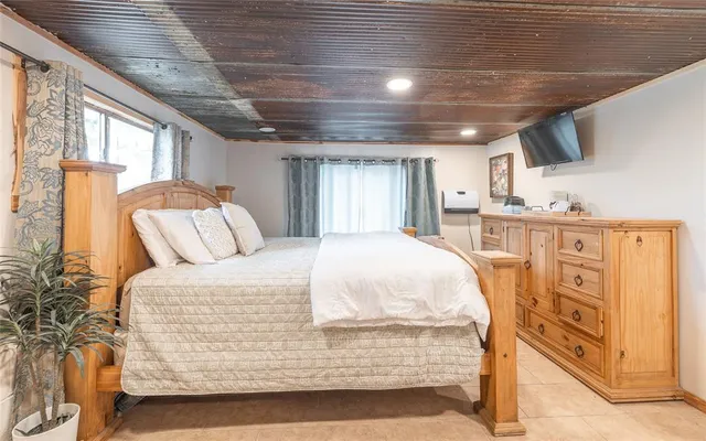 $749,900 | 14980 North Orleans Trail, Stockton, MO 65785