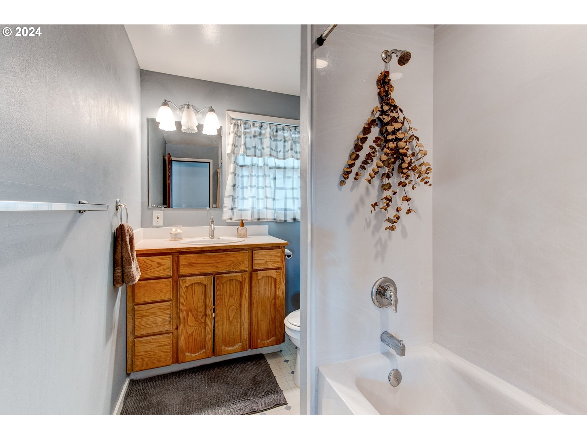 14205 Southeast Salmon Street Portland, OR 97233 - Photo 15 of 35 a bathroom with a bathtub sink vanity granite and a mirror