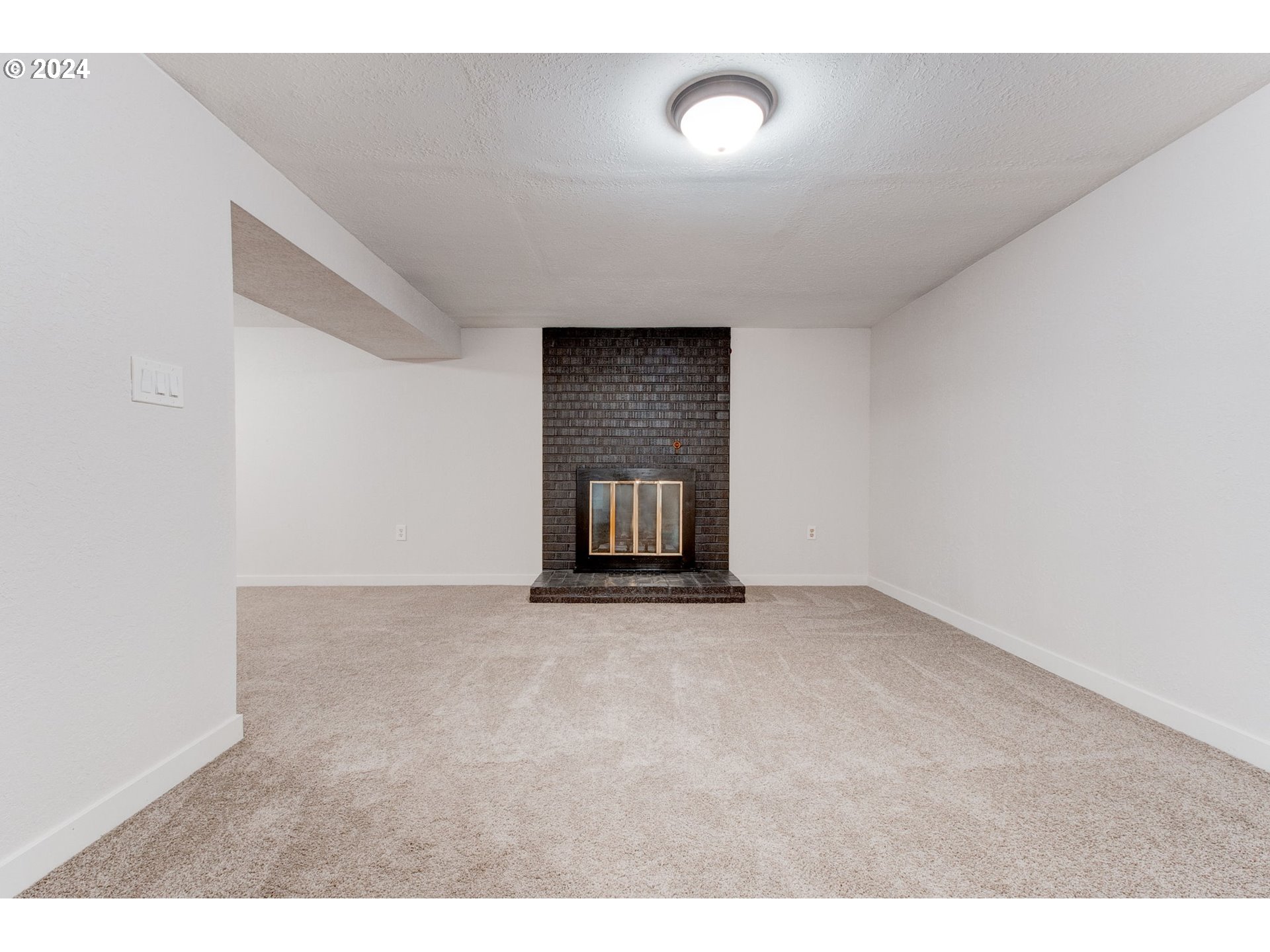 14205 Southeast Salmon Street Portland, OR 97233 - Photo 18 of 35 a view of an empty room with a window