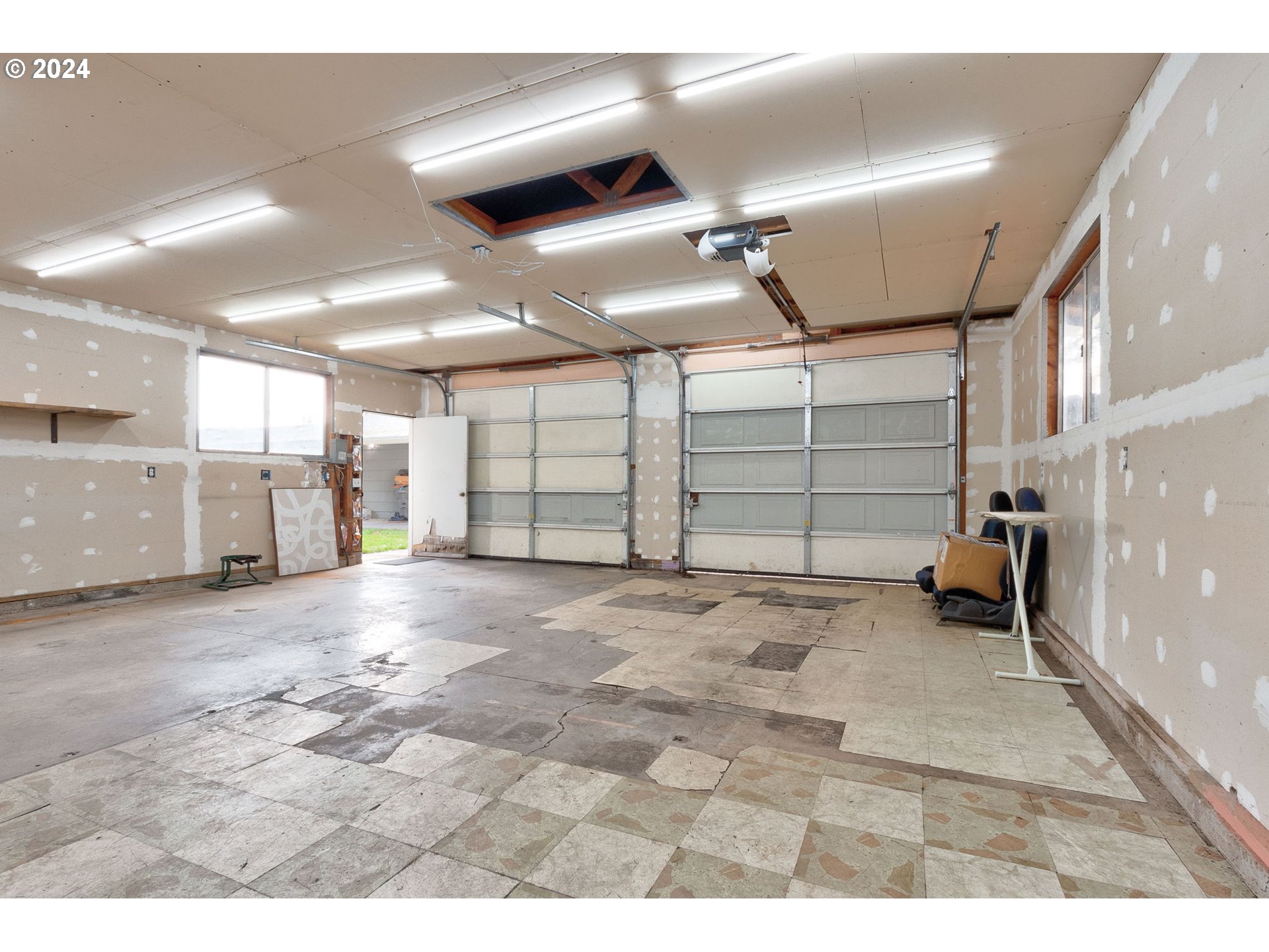 14205 Southeast Salmon Street Portland, OR 97233 - Photo 27 of 35 a view of a garage