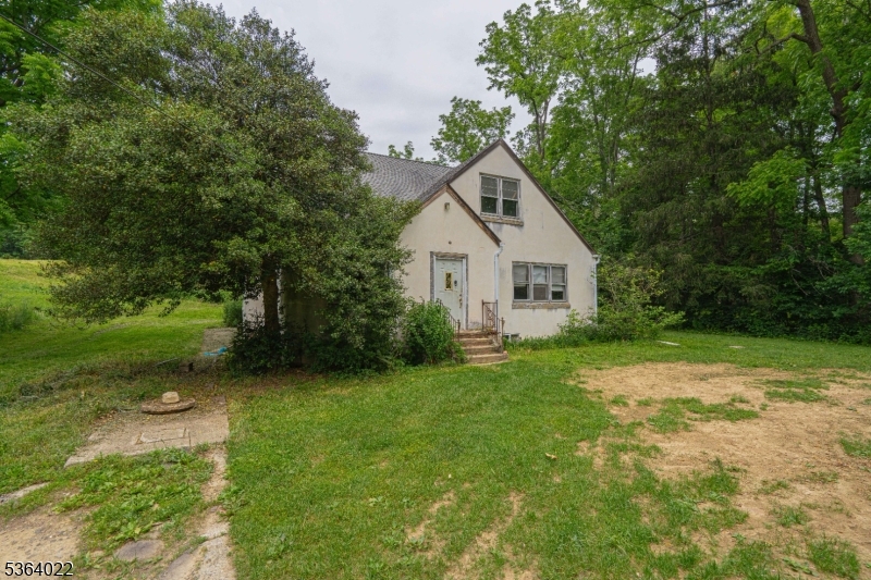 79 Mountain Lake Road Belvidere, NJ 07823 - Photo 3 of 47 a view of a house with backyard and garden