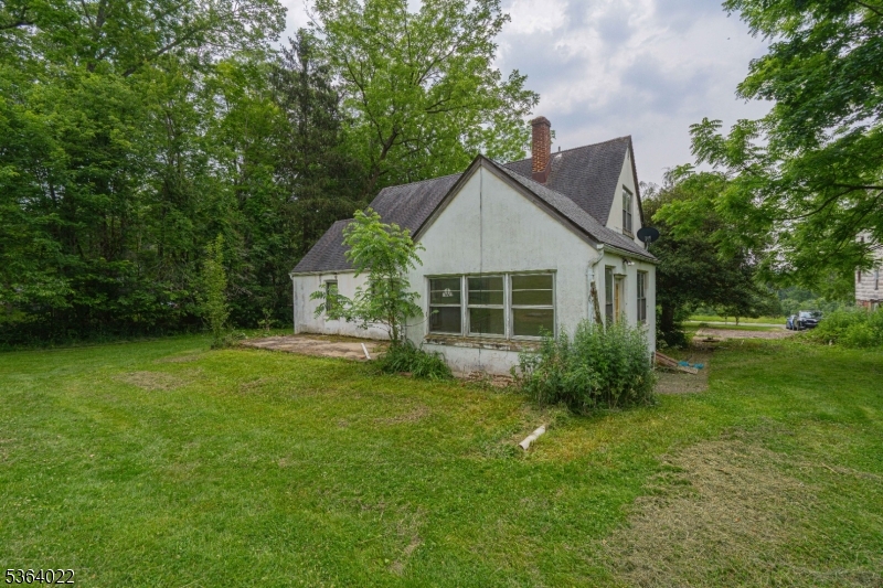 79 Mountain Lake Road Belvidere, NJ 07823 - Photo 44 of 47 a view of a house with backyard and garden
