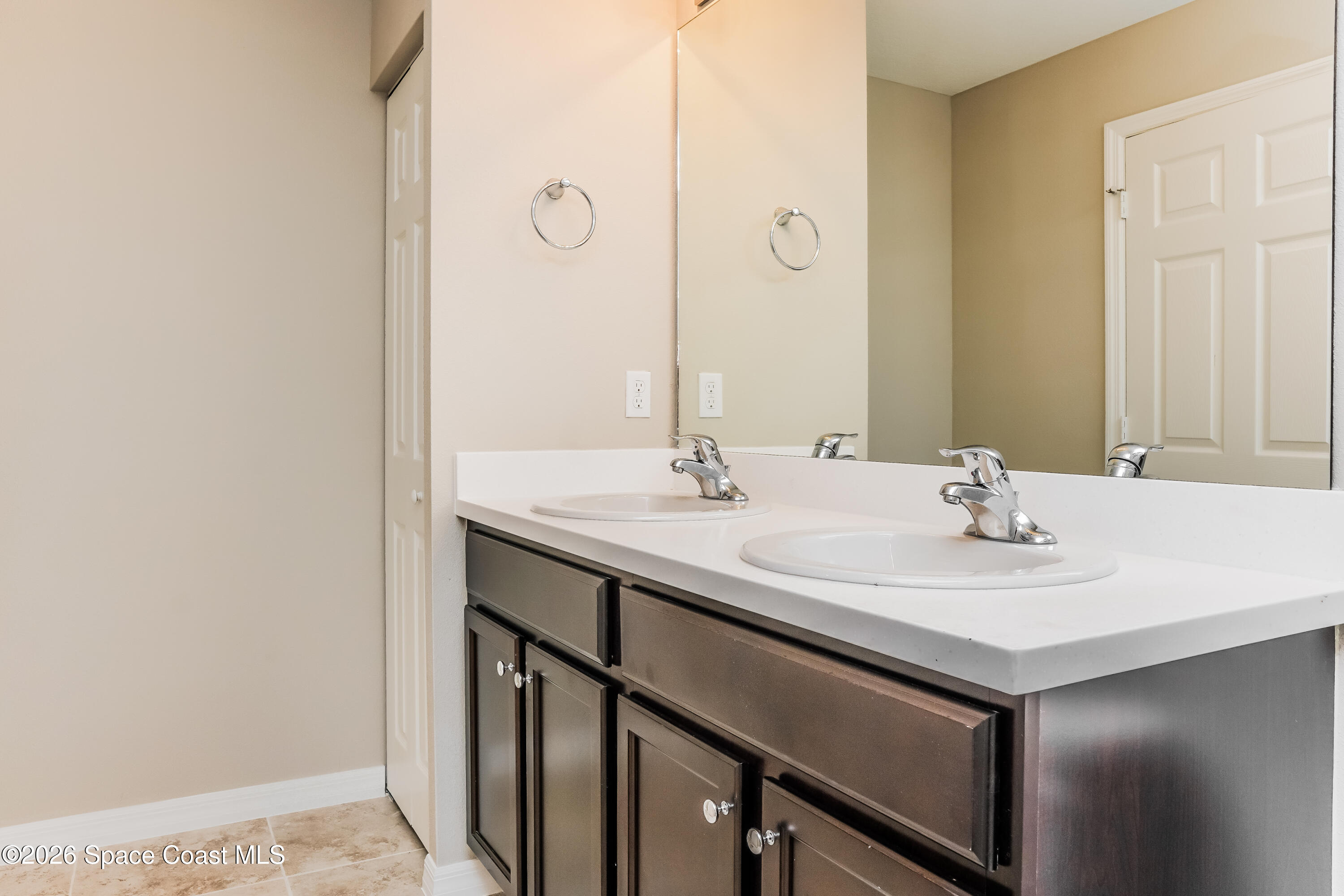 418 La Croix Road Southwest Palm Bay, FL 32908 - Photo 12 of 15 1001481.418 La Croix Road SW - Main Bath