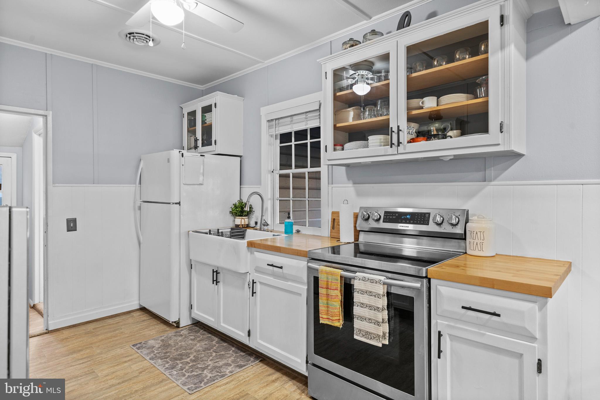 6015 Poplar Road St. Leonard, MD 20685 - Photo 18 of 35 a kitchen with a stove and a refrigerator
