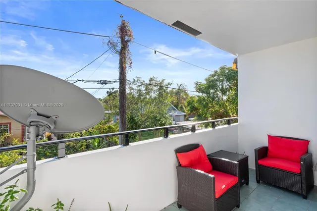 $190,000 | 222 Southwest 1st Street, Unit H6, Pompano Beach, FL 33060