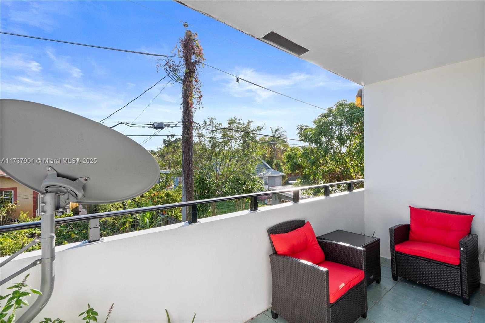 222 Southwest 1st Street, Unit H6 Pompano Beach, FL 33060 - Photo 15 of 15 a view of a living room with furniture and a potted plant
