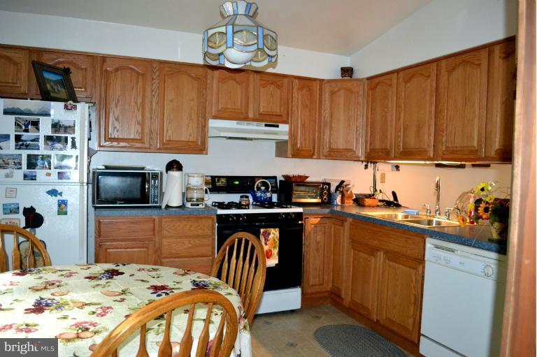 801 Racine School Road Elkton, MD 21921 - Photo 12 of 30 Country Kitchen