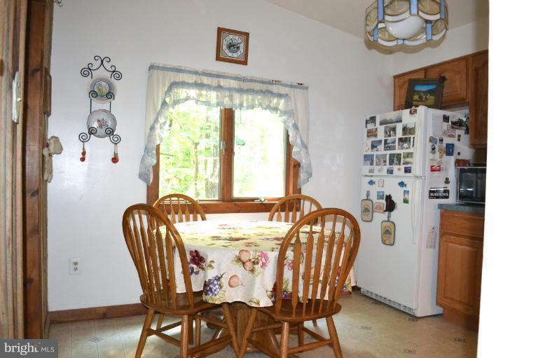 801 Racine School Road Elkton, MD 21921 - Photo 13 of 30 Sunny Country Kitchen with Cathedral Ceiling