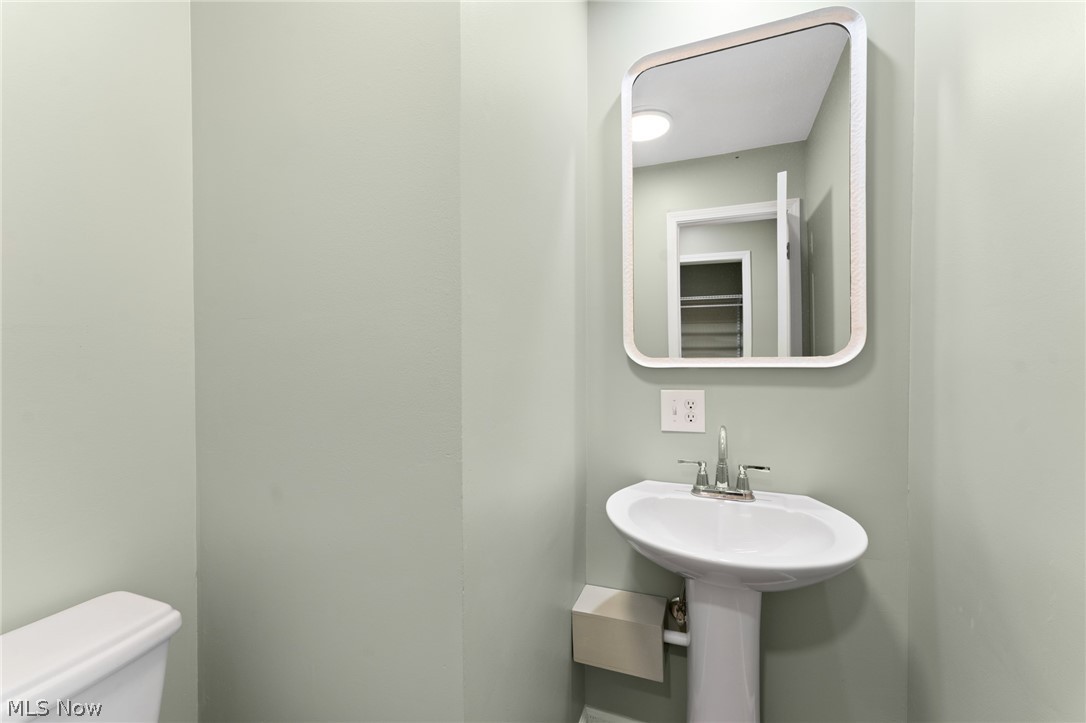 6881 Chestnut-Ridge Road Hubbard, OH 44425 - Photo 29 of 46 Bathroom featuring toilet