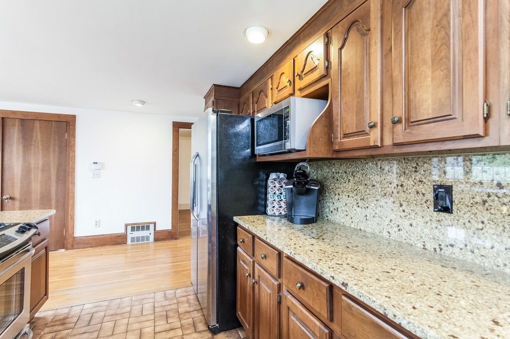 35 Pilgrim Road Marblehead, MA 01945 - Photo 8 of 29