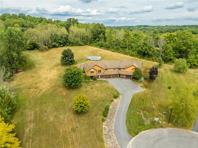 $539,900 | 4 Old Meadow Court, Livonia, NY 14487