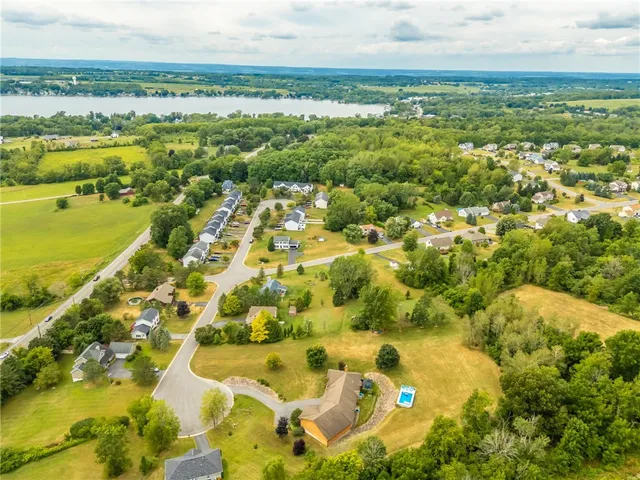 $539,900 | 4 Old Meadow Court, Livonia, NY 14487